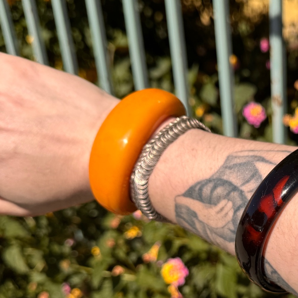 40s Vintage Orange Bakelite Cuff - Picture 2 of 10